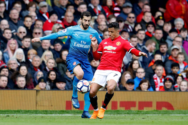 更是两大足 更是两大足