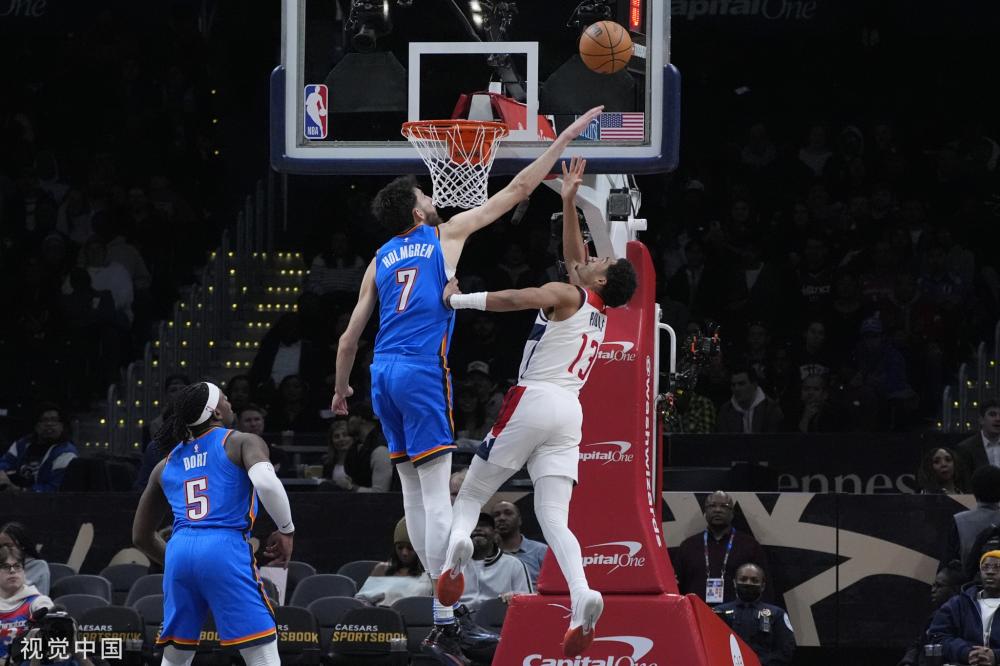 足球比赛在 足球比赛在